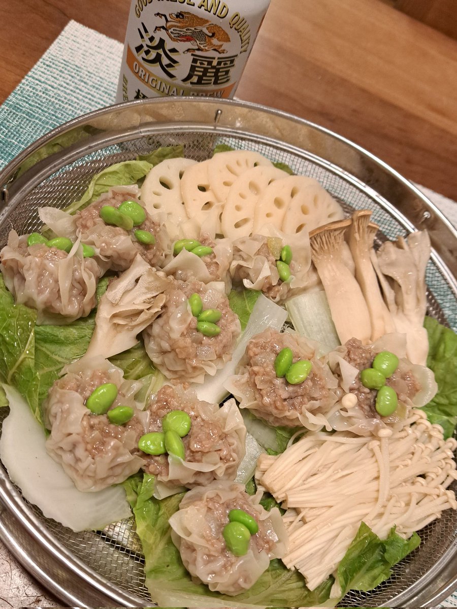 蒸し料理で乾杯🍻！
野菜と手作りシュウマイ😋