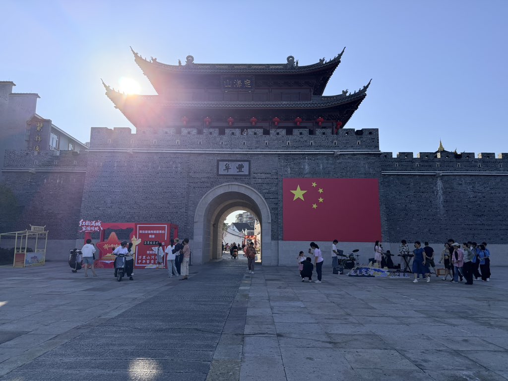 昆仑三圣何足道 tweet media