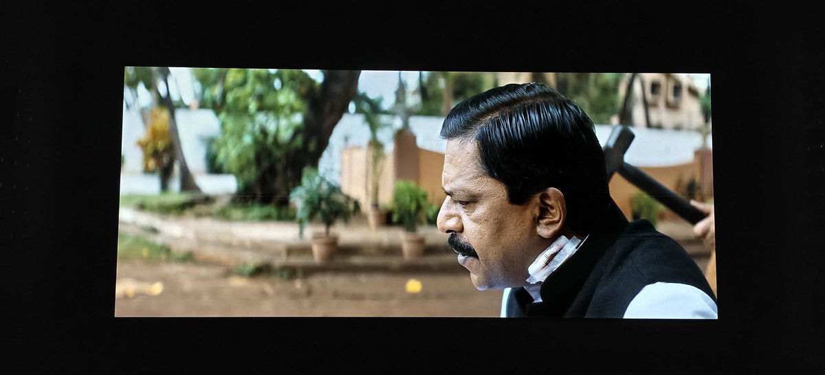 movie__maniac's tweet photo. In #TheyCallHimOG, we see an injury on the CM’s (#UpendraLimaye) neck, but it’s never shown how he got it. Maybe they removed that part during editing.

#OG
#OGObservations https://t.co/iIVQnxOYO1