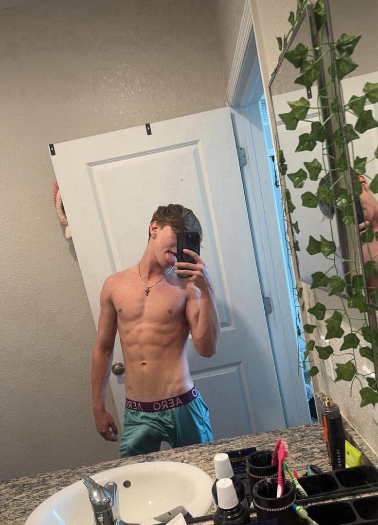 AndrewJtk96860's tweet photo. Good night to all my Gay friends 👋🏻 https://t.co/BYHxq95InS