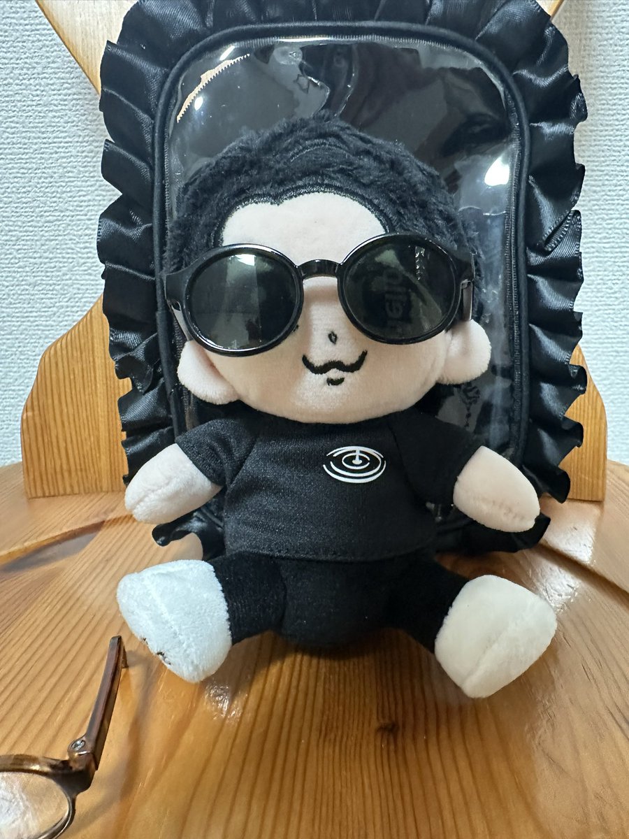 サングラスぬいぐるみ ましゃの推しぬいに お洋服や靴、買ってみたけど、着せづらい履かせ