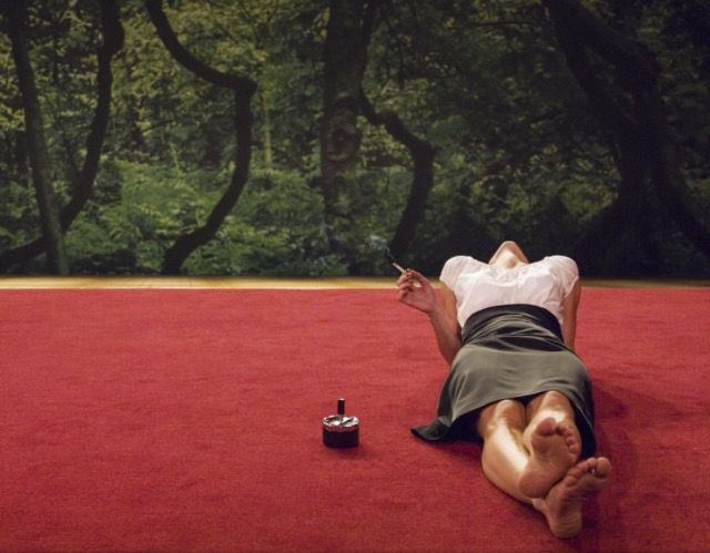 En Cinco Puntos hay desiertos texanos con boutiques imposibles, cenas performativas, alfombras que cuentan historias y una serie que tienes que ver. También un intento de reconciliarme con el otoño.
Es domingo. Prepárate un café, ponte cómoda y disfruta
💌cincopuntos.substack.com/p/prefiero-bai…