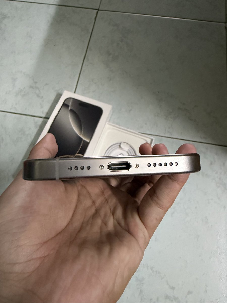 totobagod's tweet photo. 📱✨ ขาย iPhone 16 Pro Max 512GB ✨

🔹 ความจุ: 512GB
🔹 สภาพ: เครื่องมือสองสภาพสวย 98%
🔹สี : natural titanium 
🔹 อุปกรณ์: ครบกล่อง สายชาจยังไม่แกะ แถม magsafe แท้ 

🔹 สุขภาพแบต 99 %

❤️ ประกันหมดครับ

ราคา 36,500

สามารถนัดรับได้ที่ สยาม ราชเทวี พระราม3
#ส่งต่อไอโฟน https://t.co/8fW5FgICw5