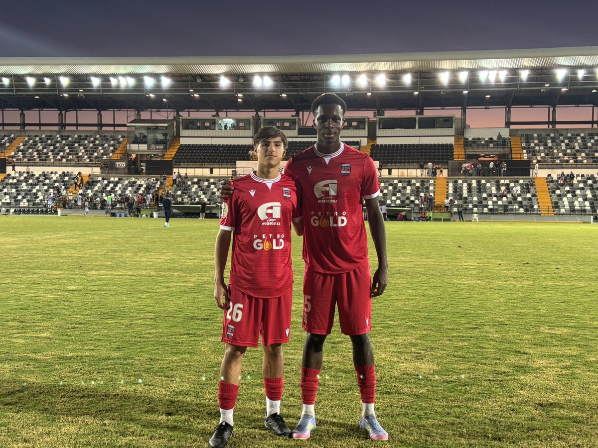 cddiocesano's tweet photo. Chibi y Álvaro Ortega, jugadores del Juvenil DH debutaron en 3RFEF en el partido de ayer frente al CD Badajoz.

¡Enhorabuena chicos! ❤️💙
@cddiocesanofb https://t.co/UbxRPW0xSv
