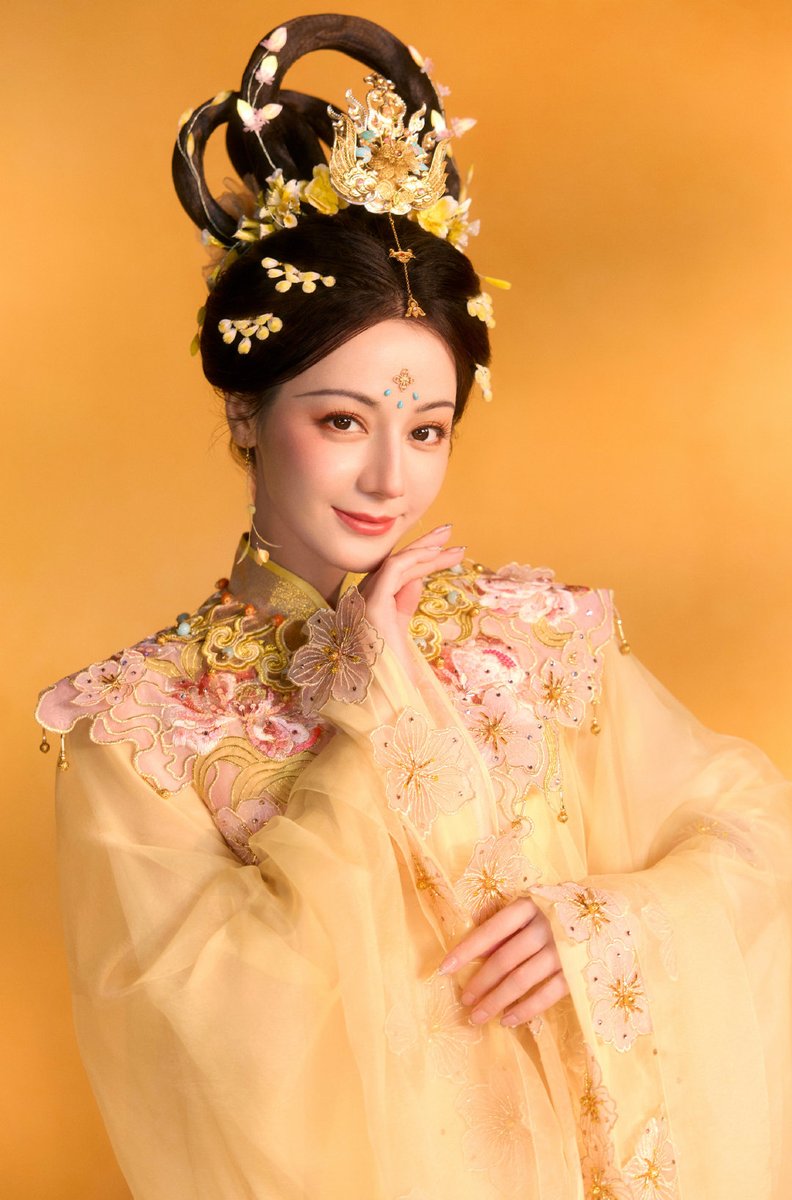 ตามใครจะสนุกเท่าตามชี ยังไม่มูฟออนจากฟชว วันนี้ชีเสริฟลุคเทพธิดาต่อละ แล้วกลืนกินทุกลุคที่แต่งจริงๆอะ ลงซีรี่เทพเซียนให้คุนแม่หน่อยค่ะขอแบบนี้เลยย 💛✨