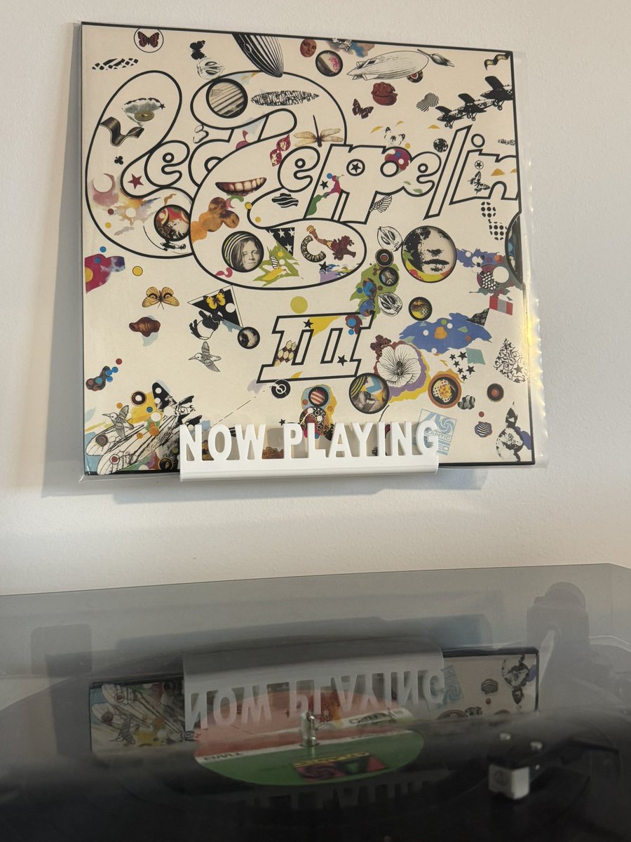 Feliz domingo chavalada!

Hoy hace 55 años que se publicó el tercer disco de Led Zeppelin. 
Un giro hacia un sonido más folk y acústico de ur los dejo a todos un poco despistados. 

Led Zeppelin - III (1970)

#vinyl <a href="/ledzeppelin/">Led Zeppelin</a>