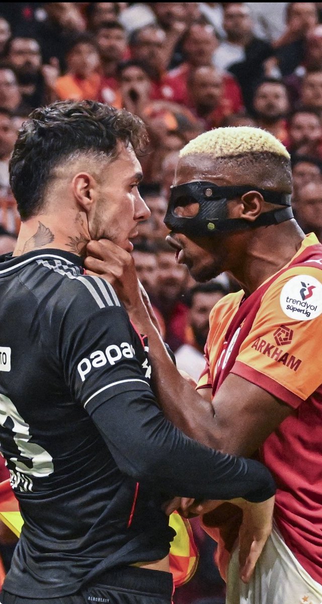 Ahmet Ercanlar (@ahmetercaniar) on Twitter photo Bir şey soracağım. Şu hareket Fenerbahçe maçında bir Fenerbahçeli oyuncu tarafından yapılsa kaç tane tweet atıp kaç açıklama yapmıştınız?
Birilerinden mi korkuyorsunuz? <a href="/Besiktas/">Beşiktaş JK</a>
Not: Fenerbahçe'nin sizle oynamadığı bir maçta bile paylaşım yaptınız. Bir şey soracağım. Şu hareket Fenerbahçe maçında bir Fenerbahçeli oyuncu tarafından yapılsa kaç tane tweet atıp kaç açıklama yapmıştınız?
Birilerinden mi korkuyorsunuz? <a href="/Besiktas/">Beşiktaş JK</a>
Not: Fenerbahçe'nin sizle oynamadığı bir maçta bile paylaşım yaptınız.