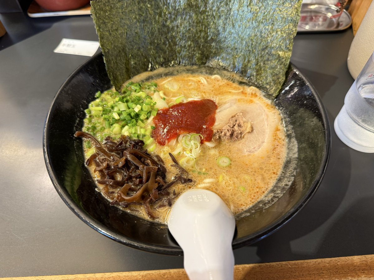 pilkul4's tweet photo. 今日のお昼は豚骨ラーメンでした🍜 https://t.co/bvHDrXNDYA