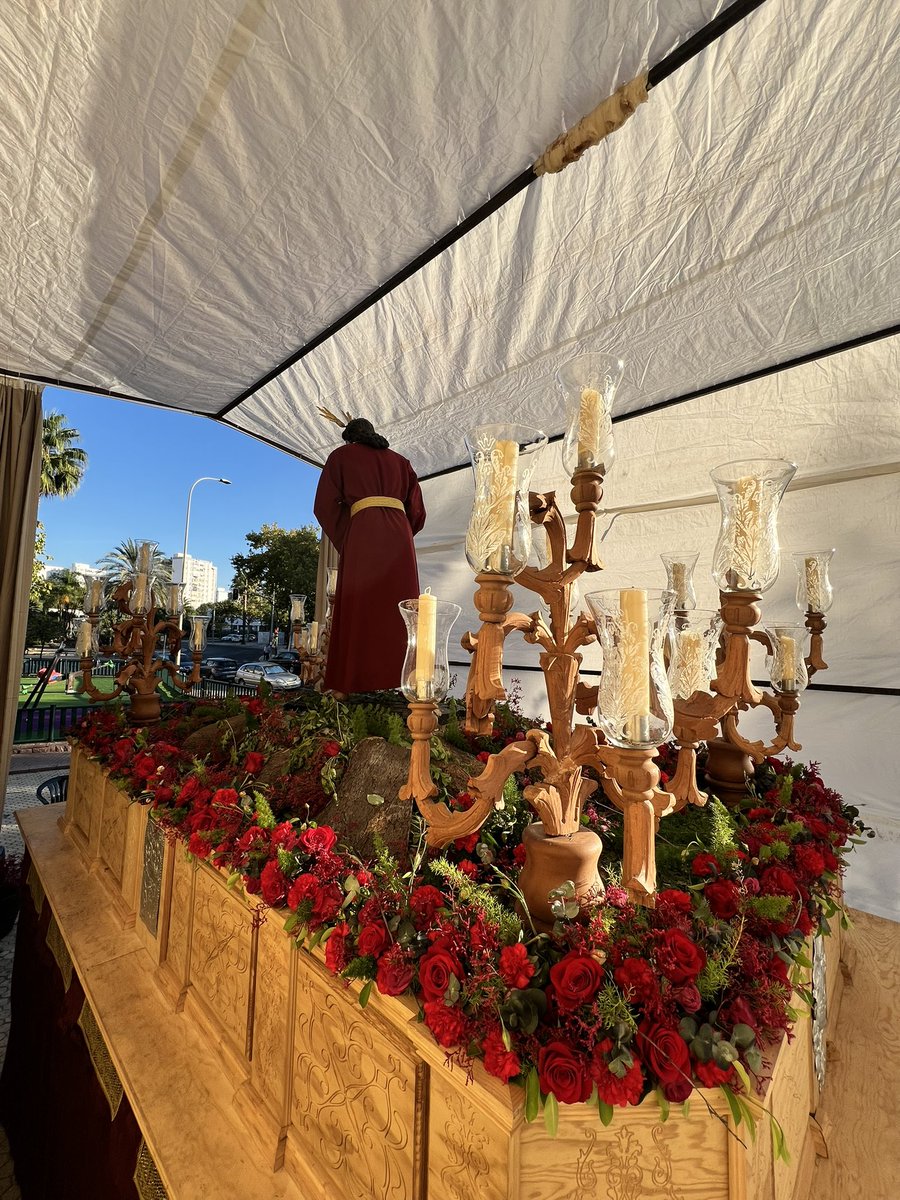 #CautivodeLosArcos25 | Así se encuentra Nuestro Padre Jesús Cautivo en su Esperanza para su salida procesional.

🕢: 18:00 horas.

🪡: <a href="/DavidCastizo_/">David Castizo📷</a>