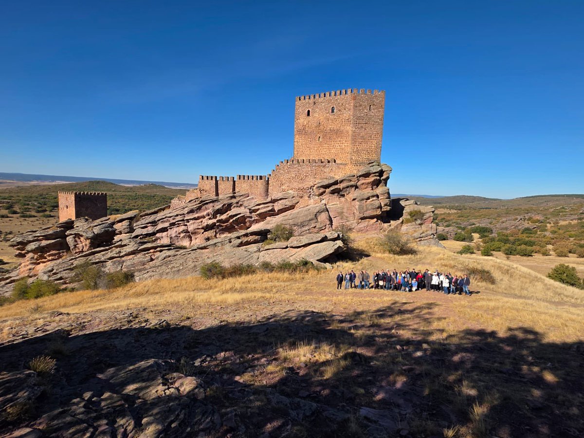 GEOSEN_Madrid's tweet photo. Del 30/9 al 2/10 se realizó un Geosentrip al  “Geoparque de Molina- Alto Tajo”organizado por Geosen y Museos De Molina con
36 participantes. Se puso de manifiesto  el papel de la geología como sustrato base del paisaje, patrimonio natural y cultural. https://t.co/4tcxemNRQr