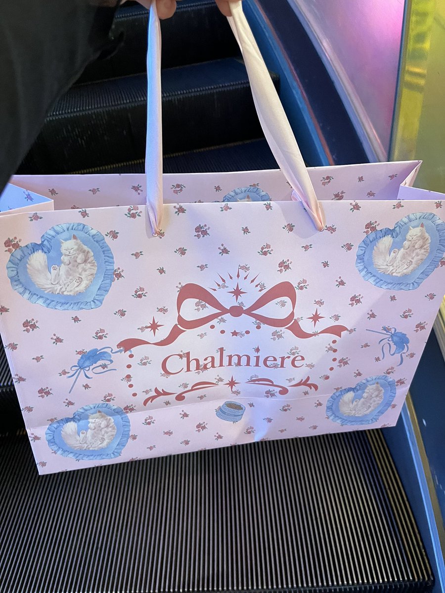 ライブ見にきただけなのにお洋服まで買ってしまった🙃