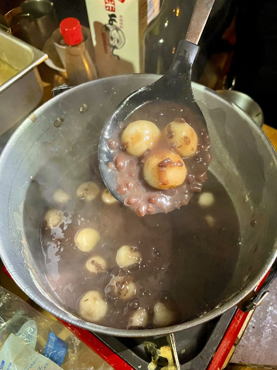 hanhan_mezzo's tweet image. 秋のパンダリーノキャンプメシごく一部
エシャロットの豚巻きとか洒落メニュー😳シメのおしるこも美味しかった😋
居場所は自治会テントの様相
雨で水が溜まってしまう対策や老朽化の雨漏りに難儀、雨さえ降らなきゃなぁ…
ウチはコテージ泊なので寝るのは楽させて貰いました
#pandarino #パンダリーノ