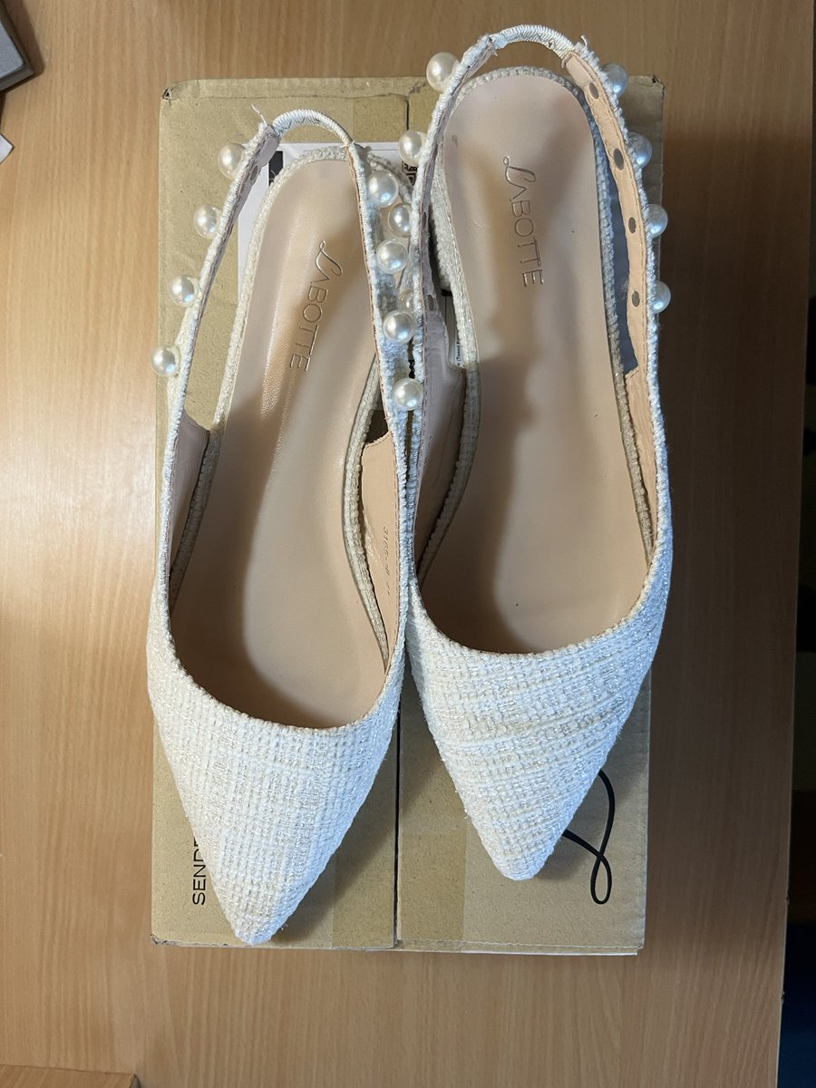 Usedbymii's tweet photo. ส่งต่อรองเท้า Labotte.bkk 500 ส่งฟรี ใช้3ครั้ง สภาพใหม่มาก98% size 41 เท้า25.5 เท้าอวบใส่ได้  ส้น2.5 cm ใส่เดินสบาย #ส่งต่อเสื้อผ้ามือสองสภาพดี #ส่งต่อรองเท้า #ส่งต่อรองเท้าสั้นสูง #ส่งต่อเสื้อผ้าไอจี #ส่งต่อเสื้อผ้ามือสองราคาถูก #ส่งต่อรองเท้ามือสอง #ส่งต่อlabotte #labottebkk https://t.co/Rn43o9aaY0