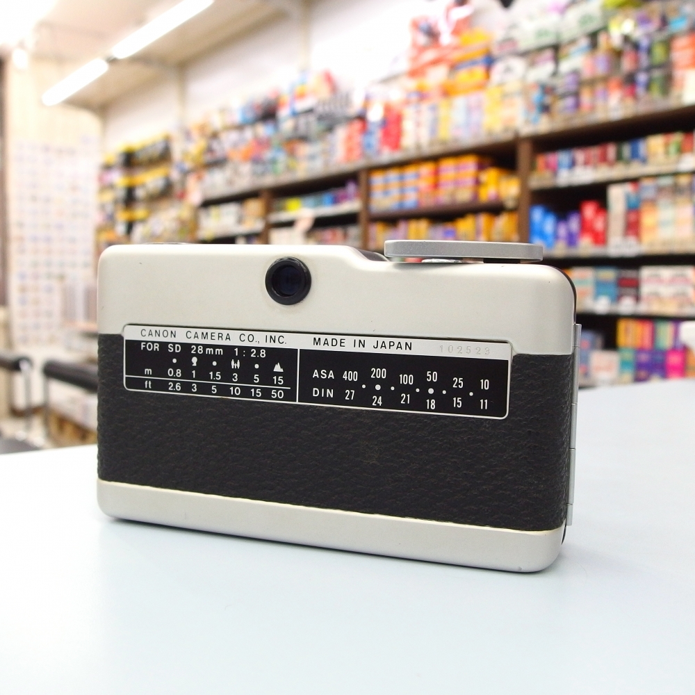 champcamera's tweet photo. 中古 #Canon #DemiC(整備済)¥23,000
By #たまプラーザ
1965年発売のハーフサイズフィルムカメラです。
ピントは被写体との距離を目測で合わせます。こちらの付属レンズは50mmですが、28mmの対応レンズがあれば交換可能。愛らしい、レトロで丸いフォルムも魅力的です!
#フィルムカメラ
https://t.co/RH8HnKKeEi