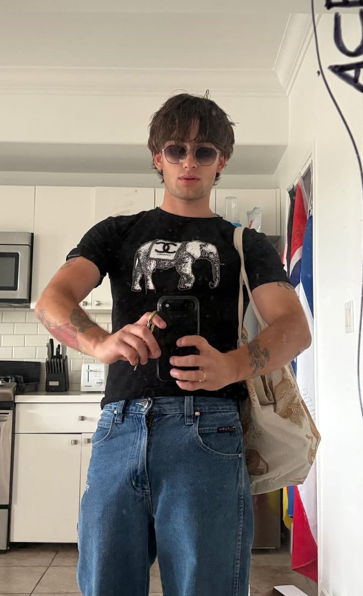 🦋 (@j0hnnysarchive) on Twitter photo 