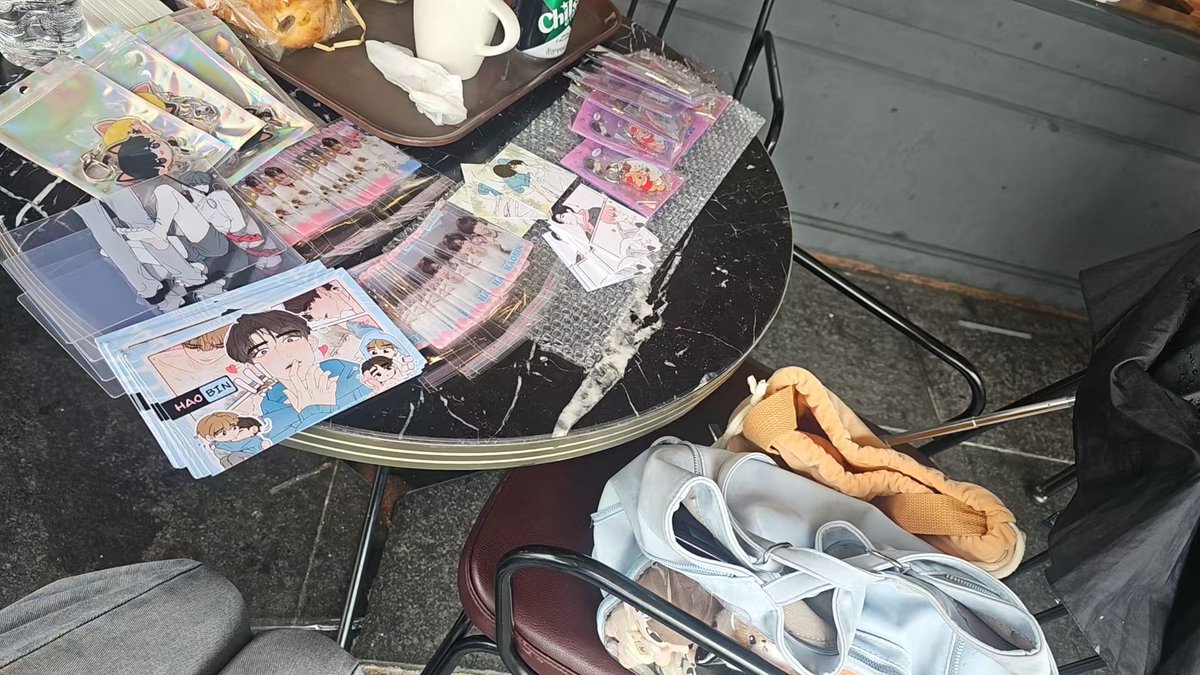 오늘 지하철 3번 출구 밖 Paris Croissant terrace에서 배포하니 오셔서 받아가세요.