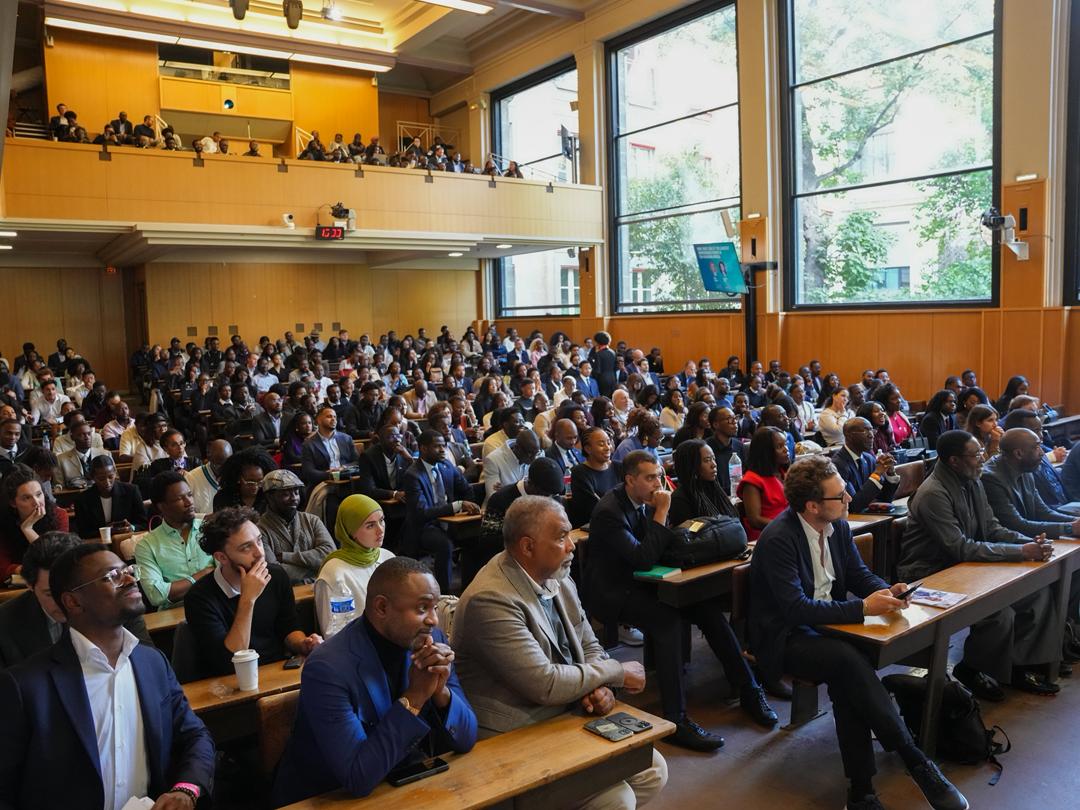 #PARIS: Président <a href="/moise_katumbi/">Moise Katumbi</a>  a tenu une conférence à Sciences Po ce samedi à Paris, insistant sur l'urgence de développer l'agriculture comme base de la sécurité alimentaire et de l'emploi des jeunes.
<a href="/SalomonKalonda/">Salomon SK Della</a>