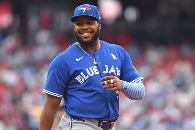 PoP_Essence's tweet photo. Watching Vladimir Guerrero Jr. vs the Yanks is like watching someone follow his own legacy powerful, poised, and relentless. 🏟️

 #Respect https://t.co/kZXTBhBO6A