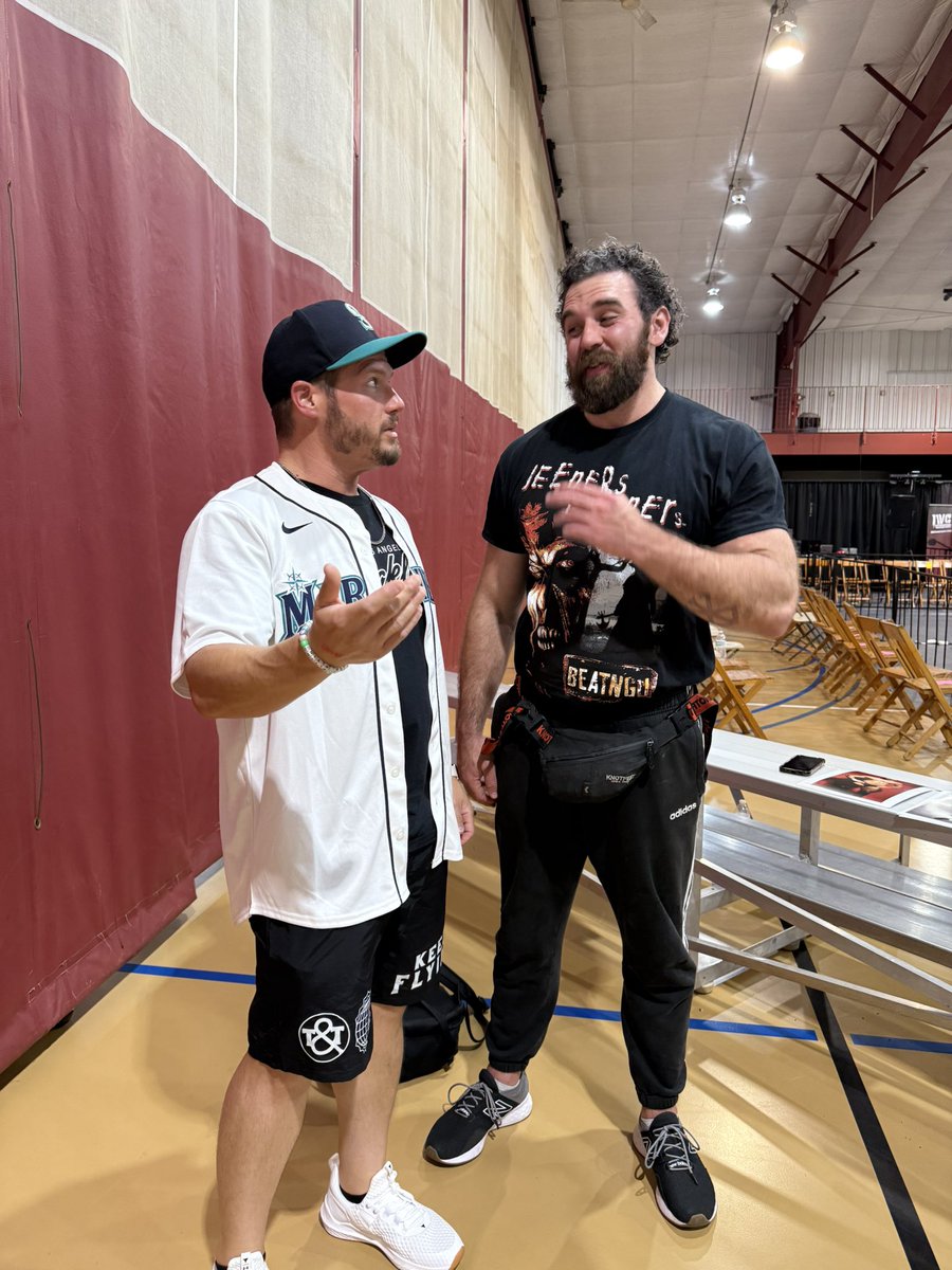 mydyingheart's tweet photo. When I first moved to Detroit, my first show was @XICWDetroit because I saw an ad that @Rhyno313 was gonna be wrestling. That was 10 and a half years ago. @JakeSomething_ and I looked like that and now we look like this. It was so cool catching up at @IWCwrestling #SuperIndy https://t.co/dXgSLTRNjx