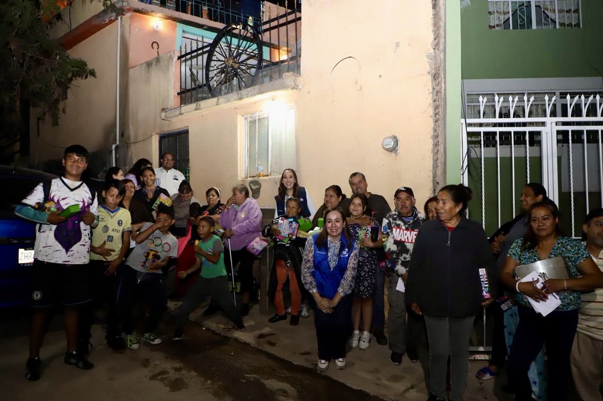 NoemiLuna_Zac's tweet photo. Hoy los saludo desde las colonias Frente popular y Estrella de Oro en mi #ZacatecasCapital

Seguimos recorriendo colonia por colonia, trabajando y escuchando las necesidades de la gente.

#NoemiLunaEnTuColonia 💙 https://t.co/oVfQz9mo7G
