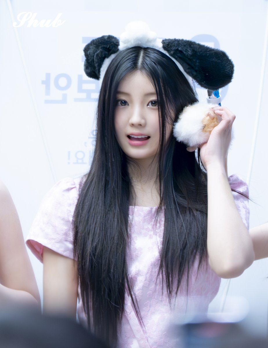 250628 음악중심 미니팬미팅 아일릿 원희
자기귀가 신기한 아기기니ㅋㅋㅋ

#ILLIT #아일릿 
#원희 #WONHEE