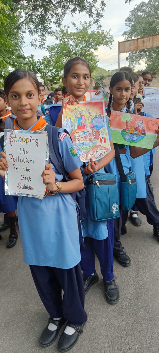 NorthCentralRa1's tweet photo. YALCC के तहत  04/10/2025 बच्चों की पर्यावरण के प्रति उत्साहपूर्ण सहभागिता देखने को मिली। बच्चे अपने-अपने स्तर पर पर्यावरण में बदलाव लाने का प्रयास कर रहे हैं। इस अवसर पर एक रैली भी निकाली गई, जिसके माध्यम से लोगों को पर्यावरण संरक्षण के प्रति जागरूक किया गया। @CPRONCR @drmncrald https://t.co/NOr4xQA1Ce