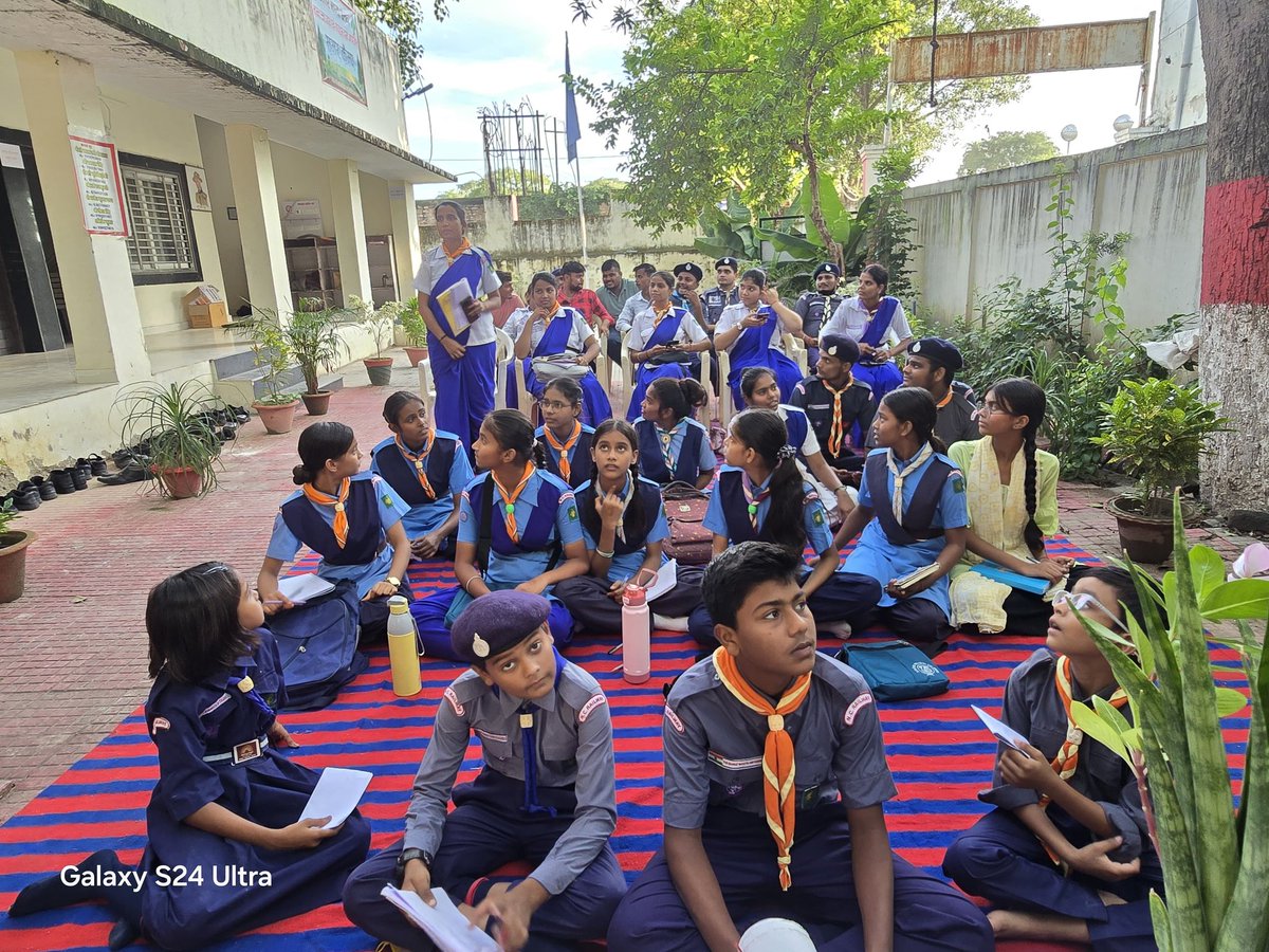 NorthCentralRa1's tweet photo. YALCC के तहत  04/10/2025 बच्चों की पर्यावरण के प्रति उत्साहपूर्ण सहभागिता देखने को मिली। बच्चे अपने-अपने स्तर पर पर्यावरण में बदलाव लाने का प्रयास कर रहे हैं। इस अवसर पर एक रैली भी निकाली गई, जिसके माध्यम से लोगों को पर्यावरण संरक्षण के प्रति जागरूक किया गया। @CPRONCR @drmncrald https://t.co/NOr4xQA1Ce