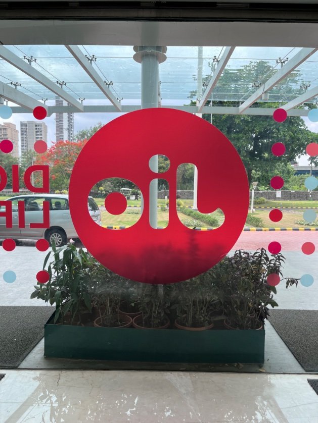 tesmock's tweet photo. #Marketing of Jio is truly brilliant! They’ve designed a transparent logo that cleverly represents both of Reliance’s major businesses - Telecom and Oil.

It subtly conveys that Jio = Reliance Petroleum, showing how the company connects technology and energy under one brand. https://t.co/SChByWRZpO