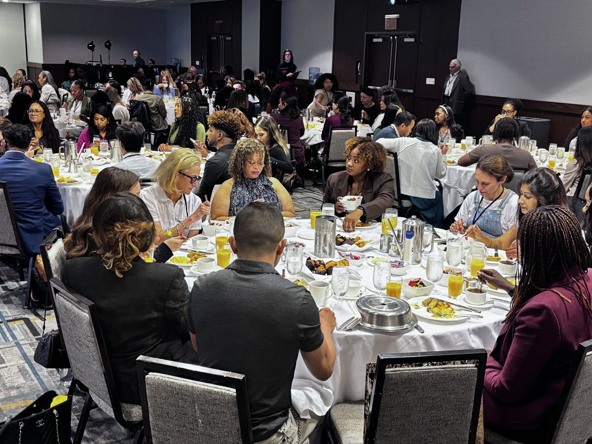 Medscape's tweet photo. π¨ Every seat filled. Every voice valued.
#SkinOfColorUpdate brings together experts and learners passionate about closing gaps in dermatologic care for skin of color. Letβs keep the momentum going. ππΎ https://t.co/3kW9828dlW