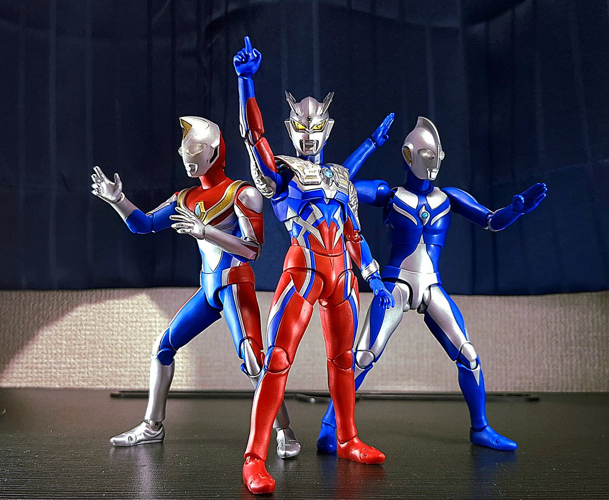 ウルトラマンサーガ ハリトイ玩具店のシャッター on X: 