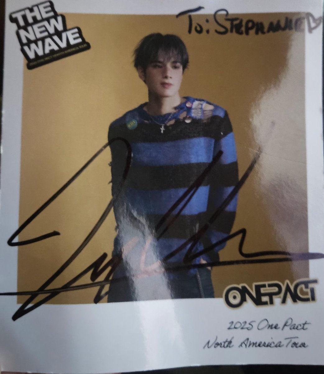 Jay_Sunlight's tweet photo. Ran out of time so he didnt write his name at the bottom or do the star on his signature,  but at least he signed it🥹💕 https://t.co/Zfy0CaUFdG