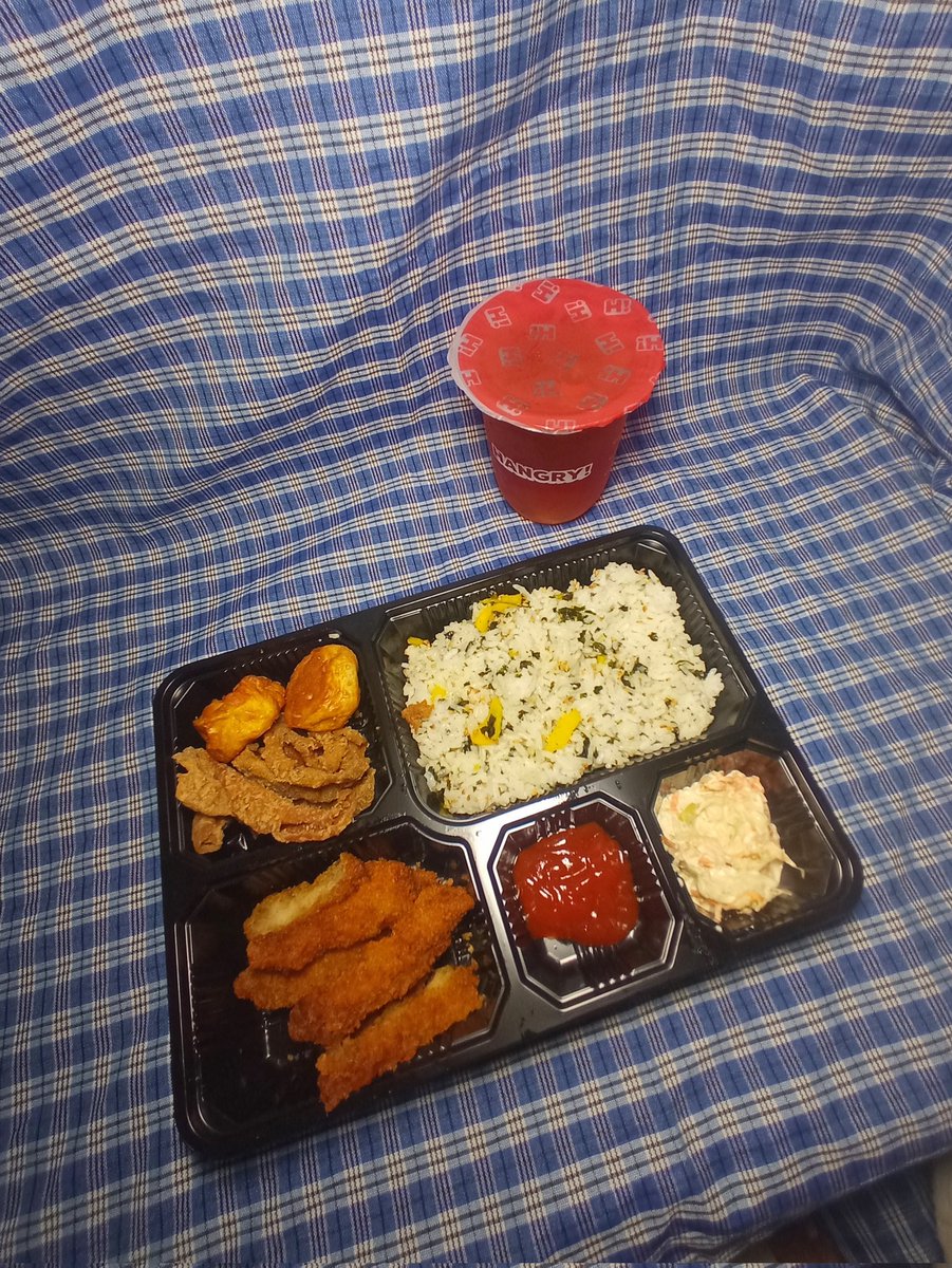 weekend gini makan <a href="/bishibento_id/">Bishi Bento</a> mantep poll, jujur favorit banget nasi kimbap nya🥰