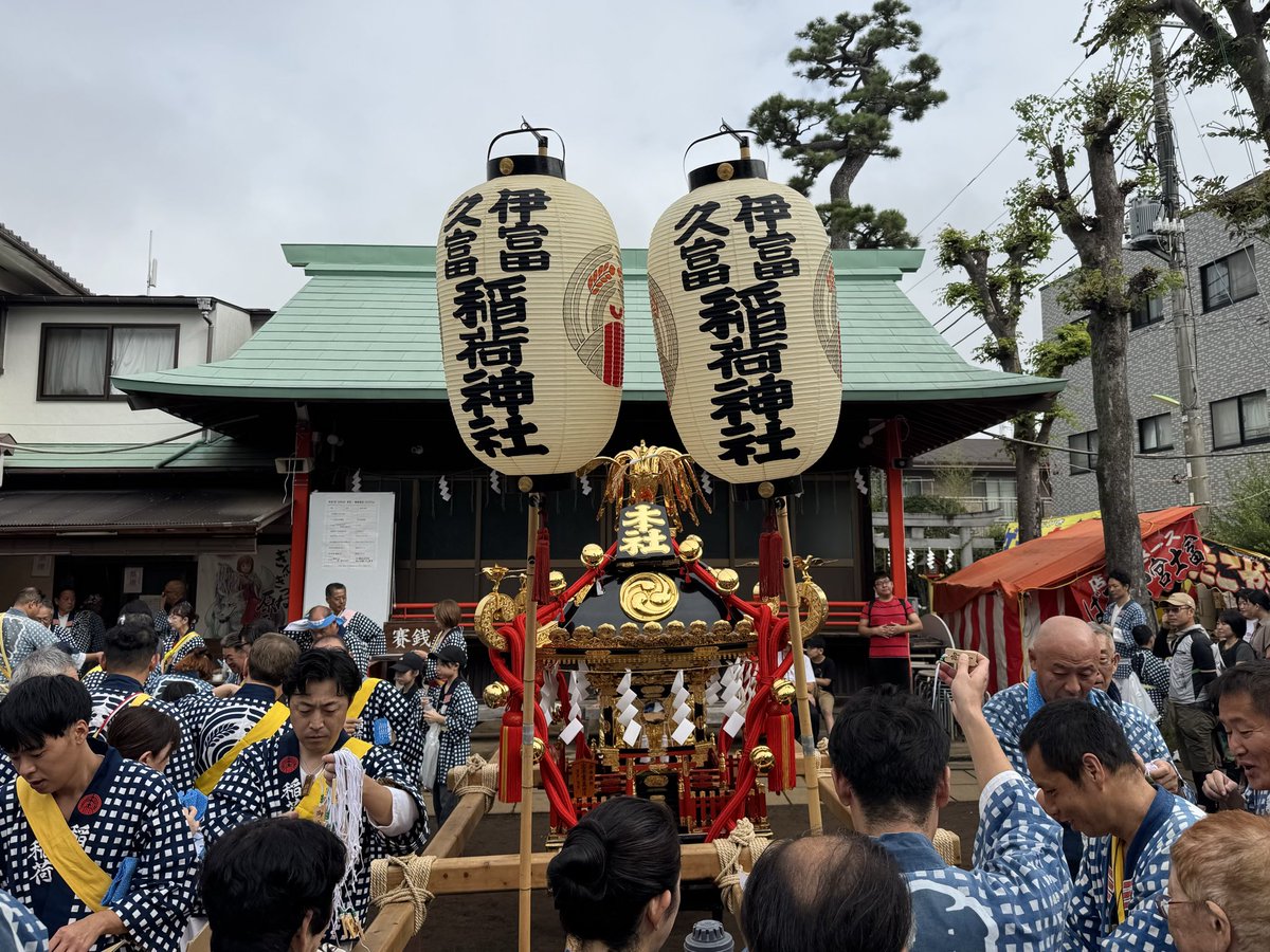 wakamiya7788's tweet image. 今日は地元世田谷区の新町の久富稲荷神社の宮出しからスタートです。子供神輿もあり朝からエンジン全開です。
#日本　#東京　#世田谷区　#新町　#桜新町　#久富稲荷神社　#お神輿　#宮出し