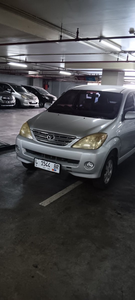 Selonsanov's tweet photo. Dear @GrandCitySBY ada parkir double spot tuh di lt 3 lumayan weekend berapa orang yg ga bisa parkir, cari security dan petugas parkirnya pada ga ditempat, berani tindak lanjuti ga? https://t.co/lGOyVcTKyZ