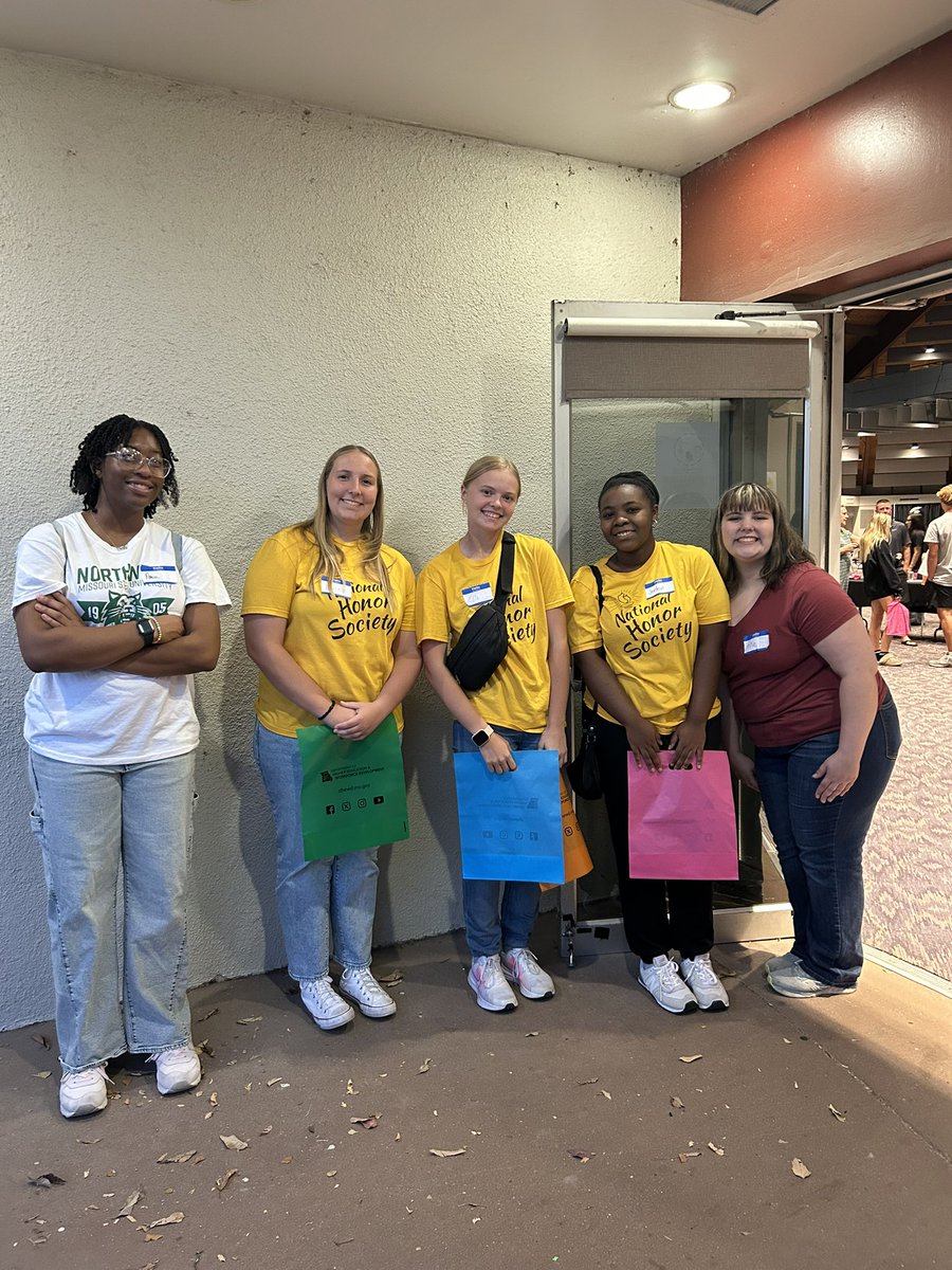 LSHS National Honor Society tweet media