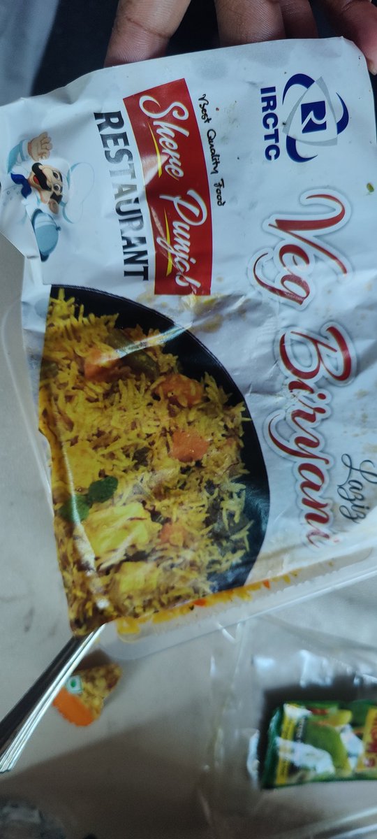 Chitrangna73's tweet photo. Serious food hygiene, health safety &amp; brand misuse concern on Train No. 19666 (04-10-25) at Gwalior Station, a local vendor Shere Punjab Restaurant sold Veg Biryani (₹100) in IRCTC-tag on packaging, i found a cockroach in raita! 🪳
PNR 2723762864
@AshwiniVaishnaw @IRCTCofficial https://t.co/Fw6JSbmHCp