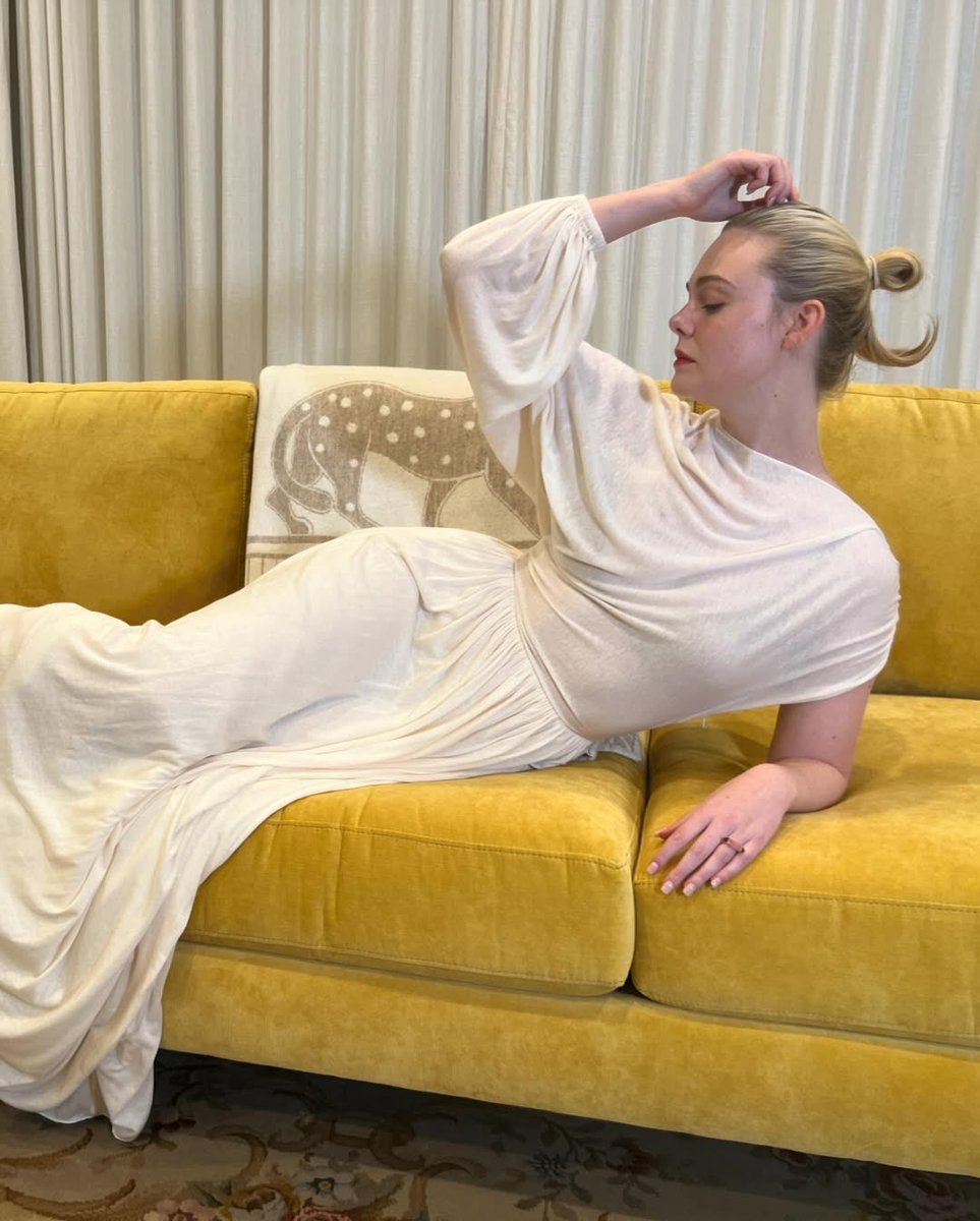 LightWave06's tweet image. ✨ “Elle Fanning serving timeless grace at the Sentimental Value press event. 🎬💫
Elegant, effortless, and absolutely unforgettable. #ElleFanning #SentimentalValue #StyleIcon”