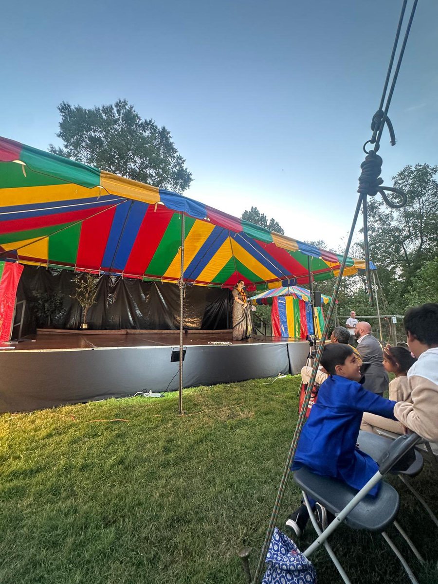 DDIndialive's tweet image. Indian Embassy in the US joined vibrant #Dussehra celebrations at ISKCON Temple, MD.  

Deputy Chief of Mission Amb. Namya C. Khampa conveyed festive greetings and praised ISKCON’s role in advancing spirituality and interfaith harmony.  

The event was attended by Lt. Gov. Aruna