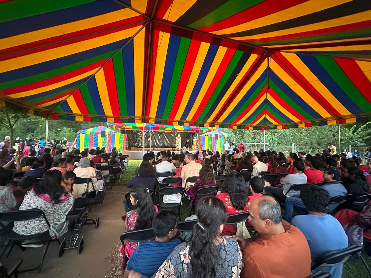 DDIndialive's tweet image. Indian Embassy in the US joined vibrant #Dussehra celebrations at ISKCON Temple, MD.  

Deputy Chief of Mission Amb. Namya C. Khampa conveyed festive greetings and praised ISKCON’s role in advancing spirituality and interfaith harmony.  

The event was attended by Lt. Gov. Aruna