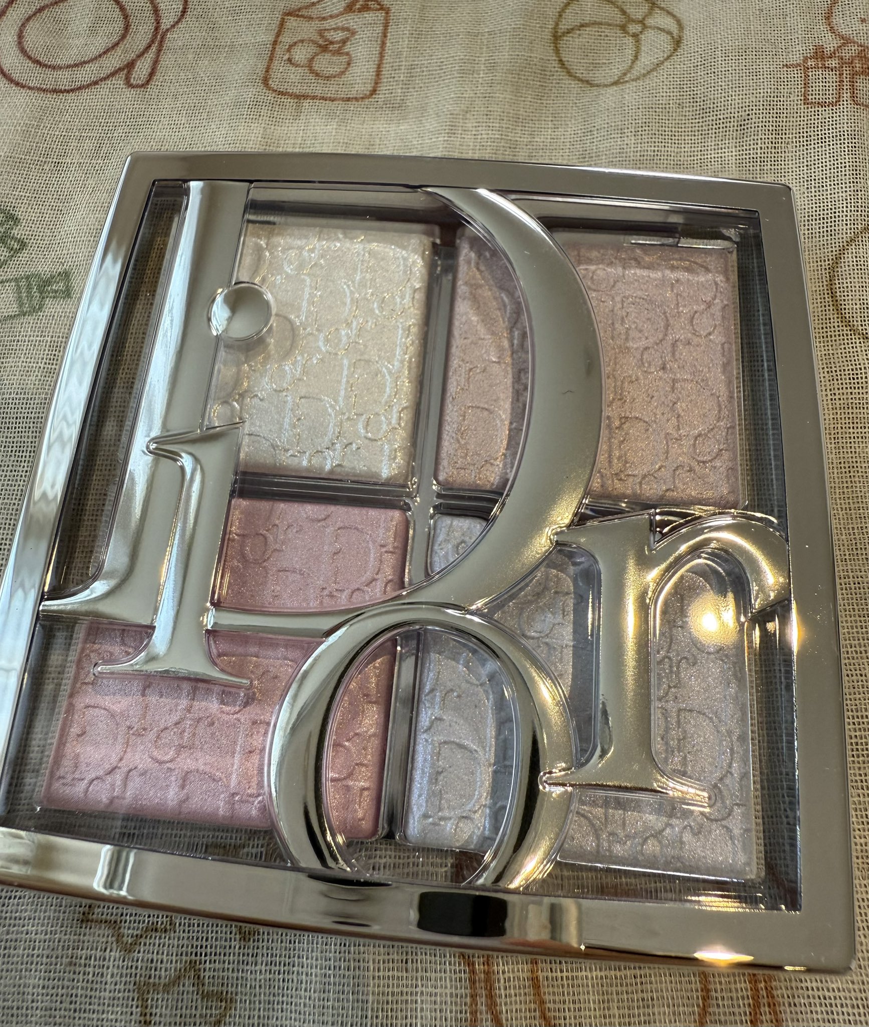 (最終値下げ/ほぼ未使用)大量‼️コスメまとめ売り♥アイシャドウ♥チーク♥グロス sumiko🐇 (@vmnt6QbTW0Ed7RO) / X