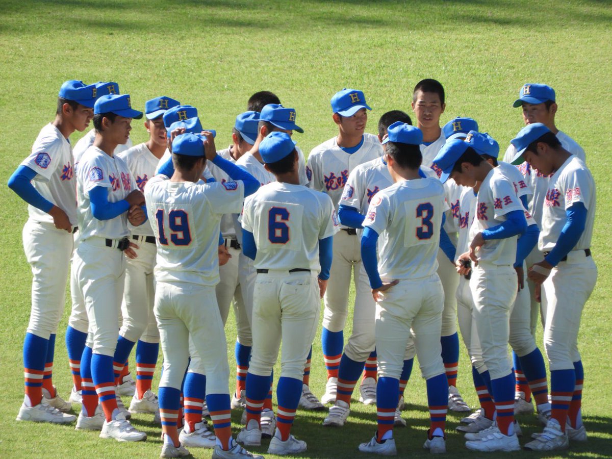 Chikoukyu's tweet image. 花咲徳栄さん
秋季埼玉県大会優勝おめでとうございます

春日部共栄が公式戦で最後に花咲徳栄に勝ってから、なんとびっくり20年が経ってしまいました😱 現在13連敗中です
時の流れは恐ろしいものです。

しかし20年経っても変わらない、赤と青のユニフォームが私は大好きです