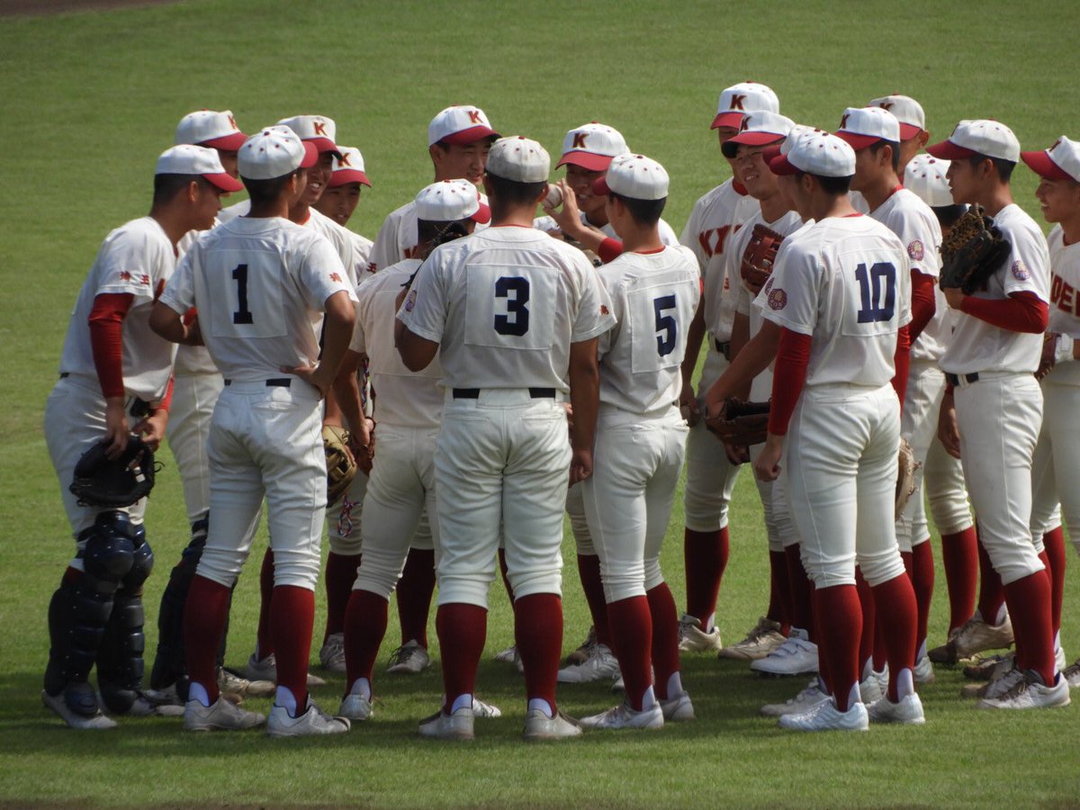 Chikoukyu's tweet image. 花咲徳栄さん
秋季埼玉県大会優勝おめでとうございます

春日部共栄が公式戦で最後に花咲徳栄に勝ってから、なんとびっくり20年が経ってしまいました😱 現在13連敗中です
時の流れは恐ろしいものです。

しかし20年経っても変わらない、赤と青のユニフォームが私は大好きです