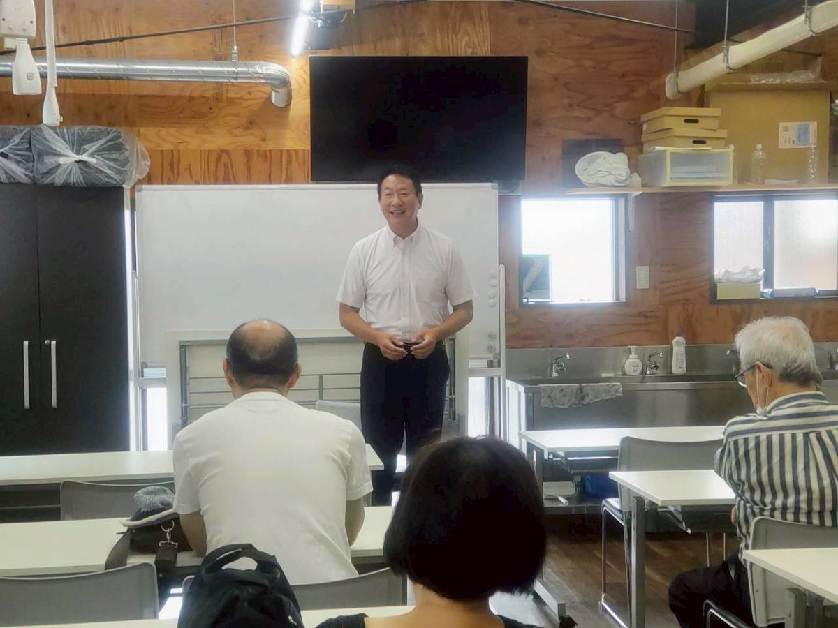 山ノ内で国政報告会を開催しました。政局の話とともに科学技術の振興を頑張れ、といったご意見もいただきました。ありがとうございます。