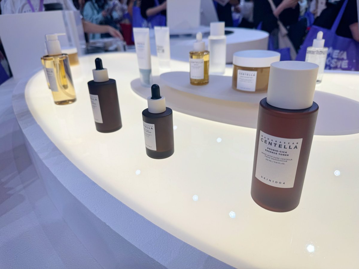 kaede_m05's tweet photo. 私の推しスキンケアブランド🌿
SKIN1004のブースにも行けたし、スタッフさんと同じボールの色が出たら当たりっていう今までやったことないゲームでめちゃ楽しかった🤎
#1004DAY #SKIN1004 https://t.co/d5i1MTSPjm