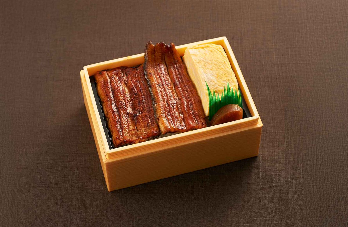 TABINA_Tour's tweet photo. 【TABINAツアー】
日本橋三越本店プロデュース！

日本橋料理飲食業組合が100周年を迎えるにあたり、
これを記念して特別なクルーズイベントを開催します。

🚢 目玉は、日本橋の銘店店主3名が実際に乗船！
“お寿司”または“うなぎ”へのこだわり等を、船上で直接聞ける貴重で贅沢なひとときです。

🍱 老舗弁当・限定ラベル茶・100周年記念手ぬぐい付きでお一人様 8,800円（税込）。
🗓 11月2日（日）11:30発／12:30発 各便限定40名の1日2便限定ツアーです。

ぜひお早めにお申し込みください！

【詳細・ご予約はこちら】
👉 https://t.co/PZmu894AvS