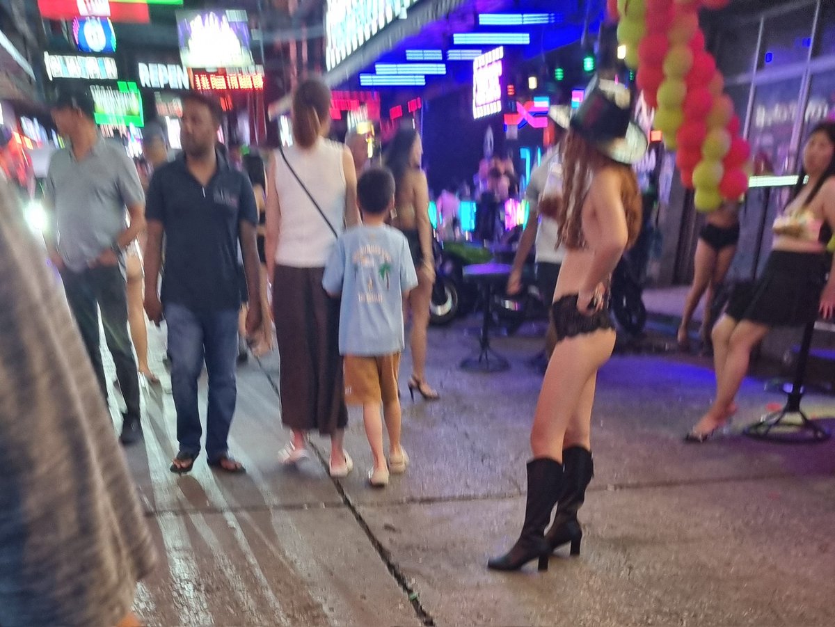 Yesterday was "take your kid to Soi 6" day. #Pattaya #Thailand