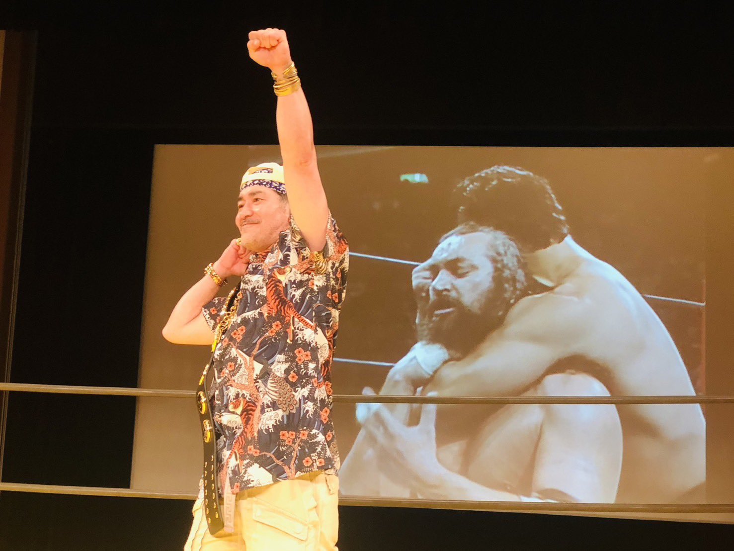 燃える闘魂アントニオ猪木　NWF世界ヘビー級ベルト姿写真　W四つ切り　額縁付き 燃える闘魂アントニオ猪木 NWF世界ヘビー級ベルト姿写真 W四つ