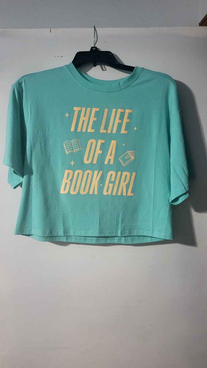 Meggs32196's tweet photo. Peep the awesome shirt my best friend made for me and the nails courtesy of Amazon 🧡❤️‍🔥  @taylornation13 #TS12 #thelifeofashowgril #bookgirl https://t.co/GPLAlyBDkw