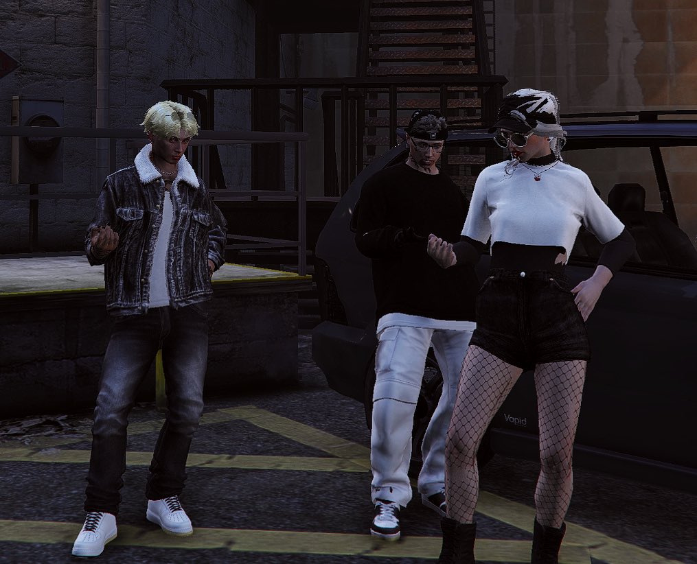 “No importa si estoy en un salón de gala o en una calle vacía; igual vas a notarme, por que podrán cambiar los escenarios pero yo, siempre seré el acto principal.”

💋👓💅
#onxespaña #gwendiaz