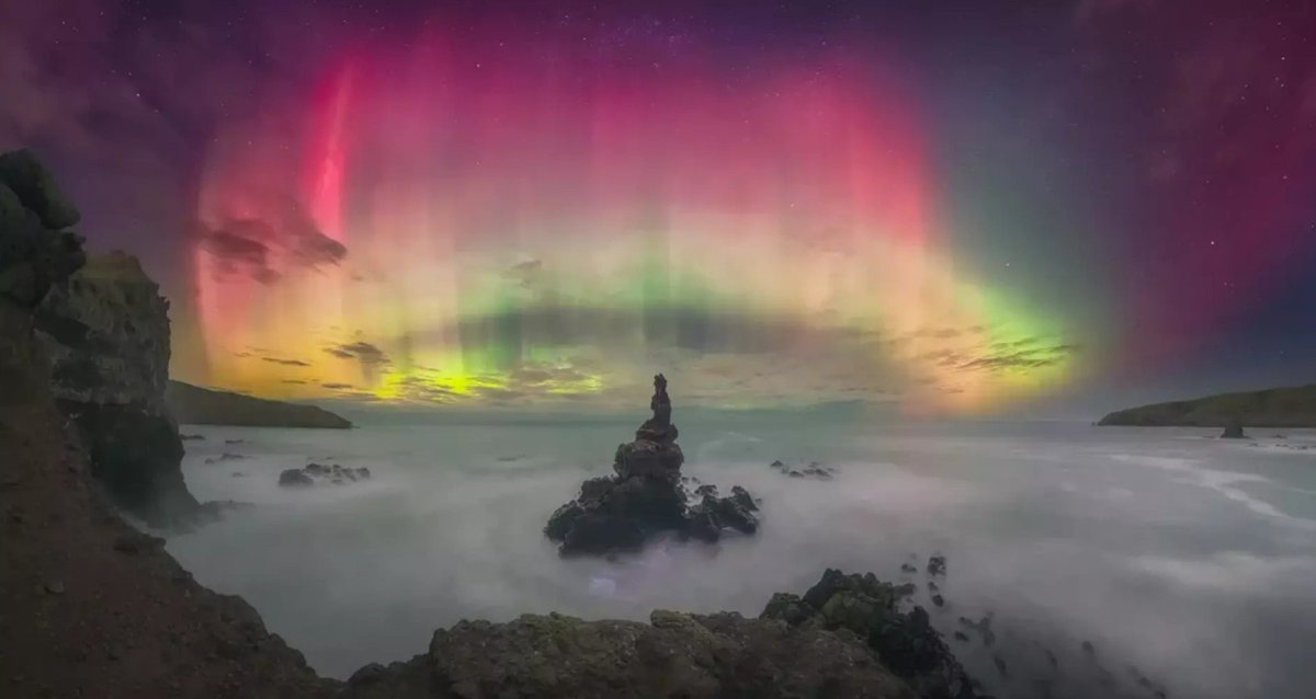 CRCiencia's tweet photo. Aurora austral captada en Tumbledown Bay, península de Banks, Nueva Zelanda (Kavan Chay, 2025) #ZWOAstronomyPhotographerYear2025 https://t.co/gixOvsAwf8